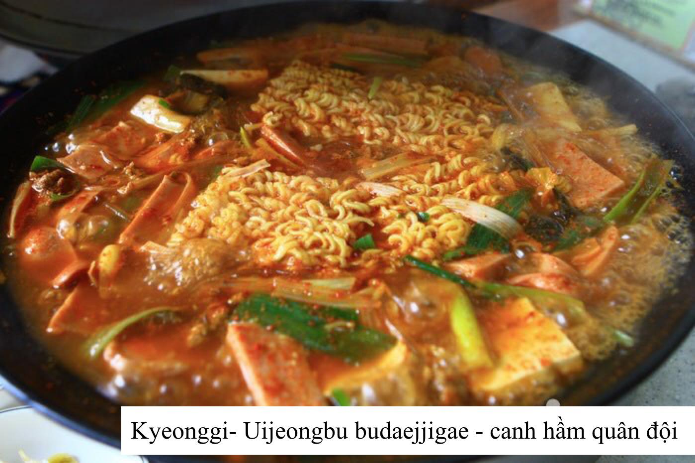 Món Buddaejjigae được biết đến với cái tên "canh hầm quân ngũ"