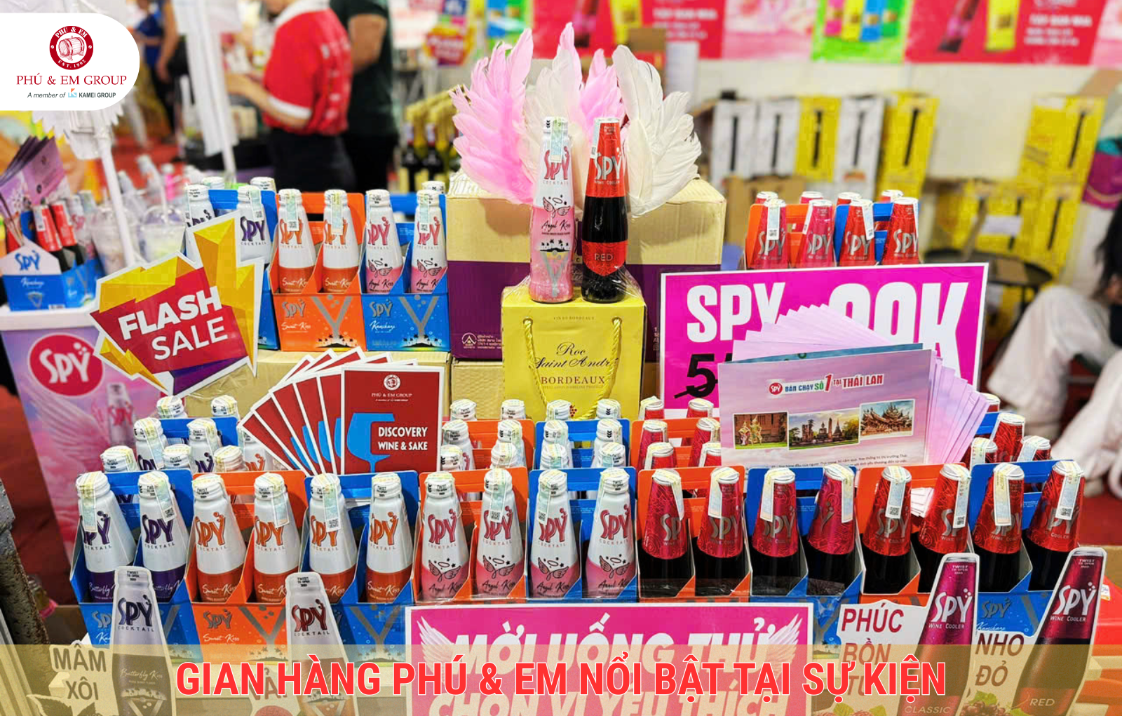 Gian h&agrave;ng Ph&uacute; & Em nổi bật tại lễ hội